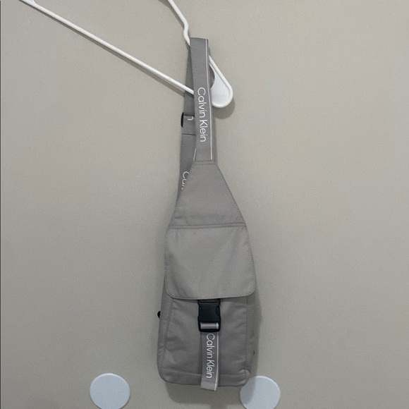 Calvin Klein unisex light gray sport flap sling bag - Picture 2 of 6